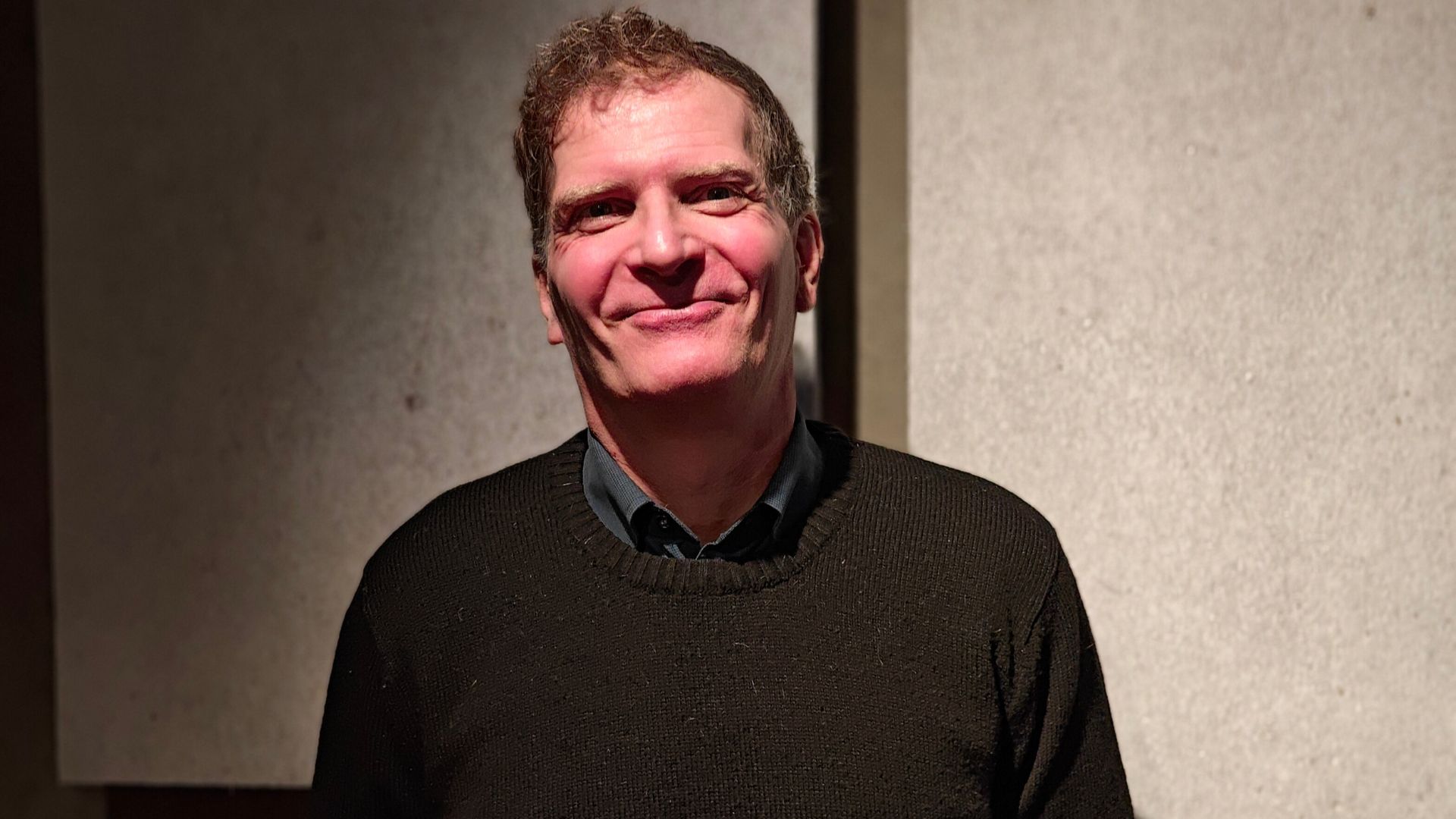 Søren Schultz Hansen puster ud i studiet